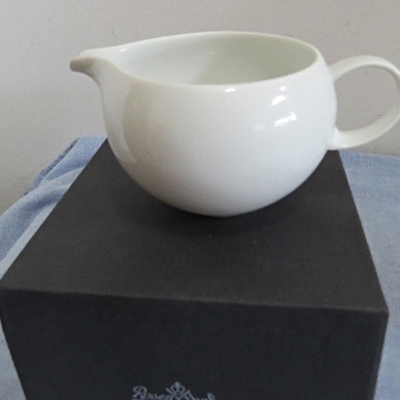 New in Box ROSENTHAL MAGIC FLUTE Sarastro White Creamer Bjorn Winblad - Picture 3 of 10